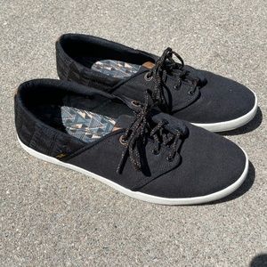 Teva Black Willow Lace 9.5 Like new